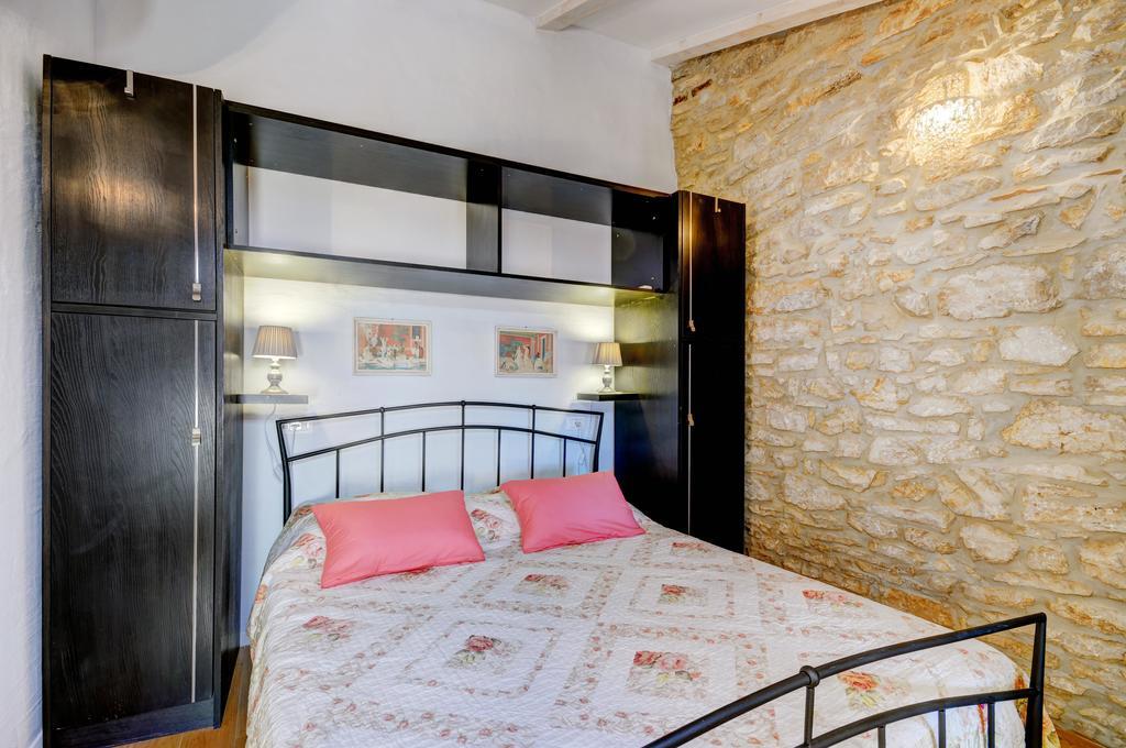 Etta Apartment